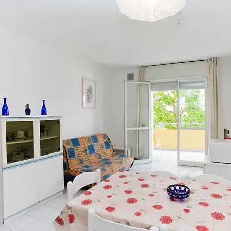 Apartment In 24533 *